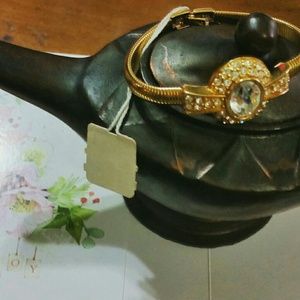 Beautiful 1950's Vintage tone bracelet